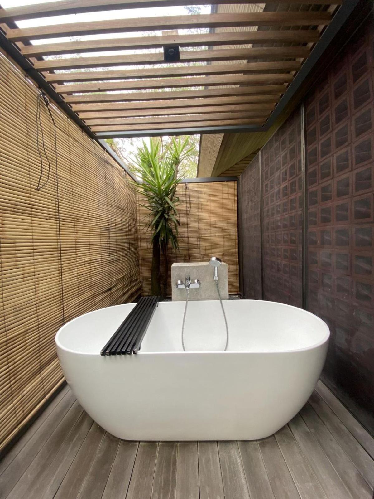Djoglo Luxury Bungalow Wendit Bagian luar foto